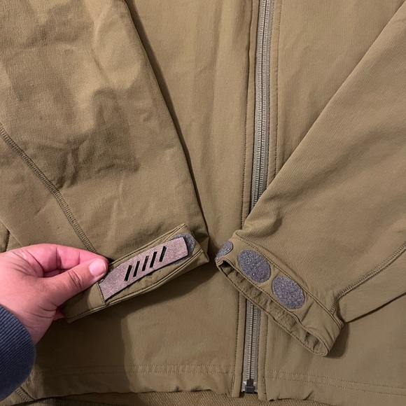 Men’s under armour jacket - Picture 5 of 7